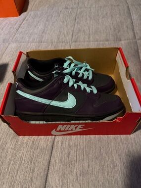 Nike Kids Low-Top Sneakers in Purple with Mint Accents
